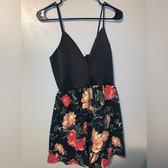 Mini dress - Picture 1 of 2
